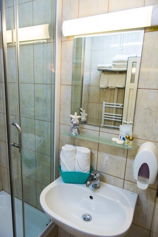 Hotel Lyra Орадеа Стая снимка