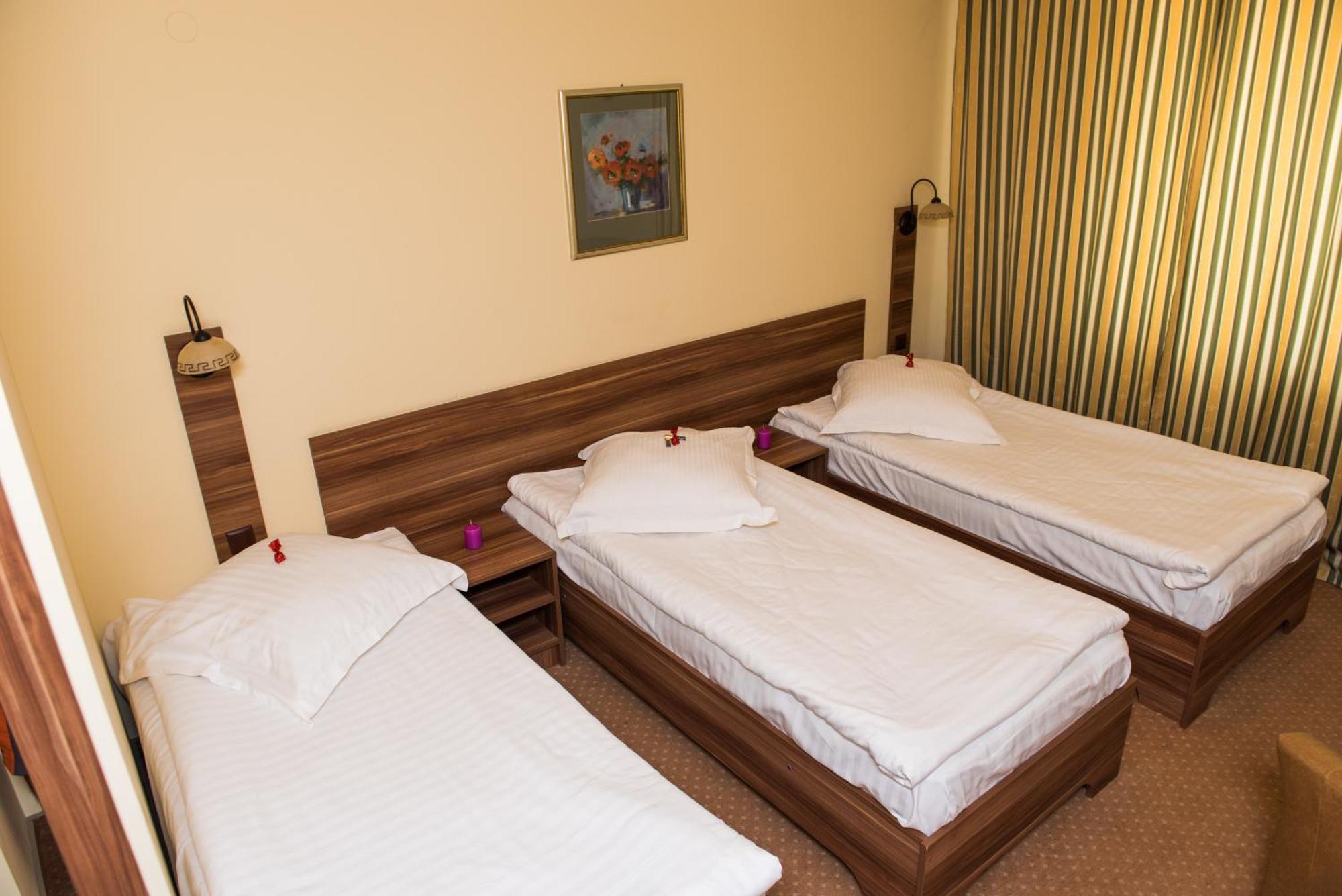 Hotel Lyra Орадеа Стая снимка
