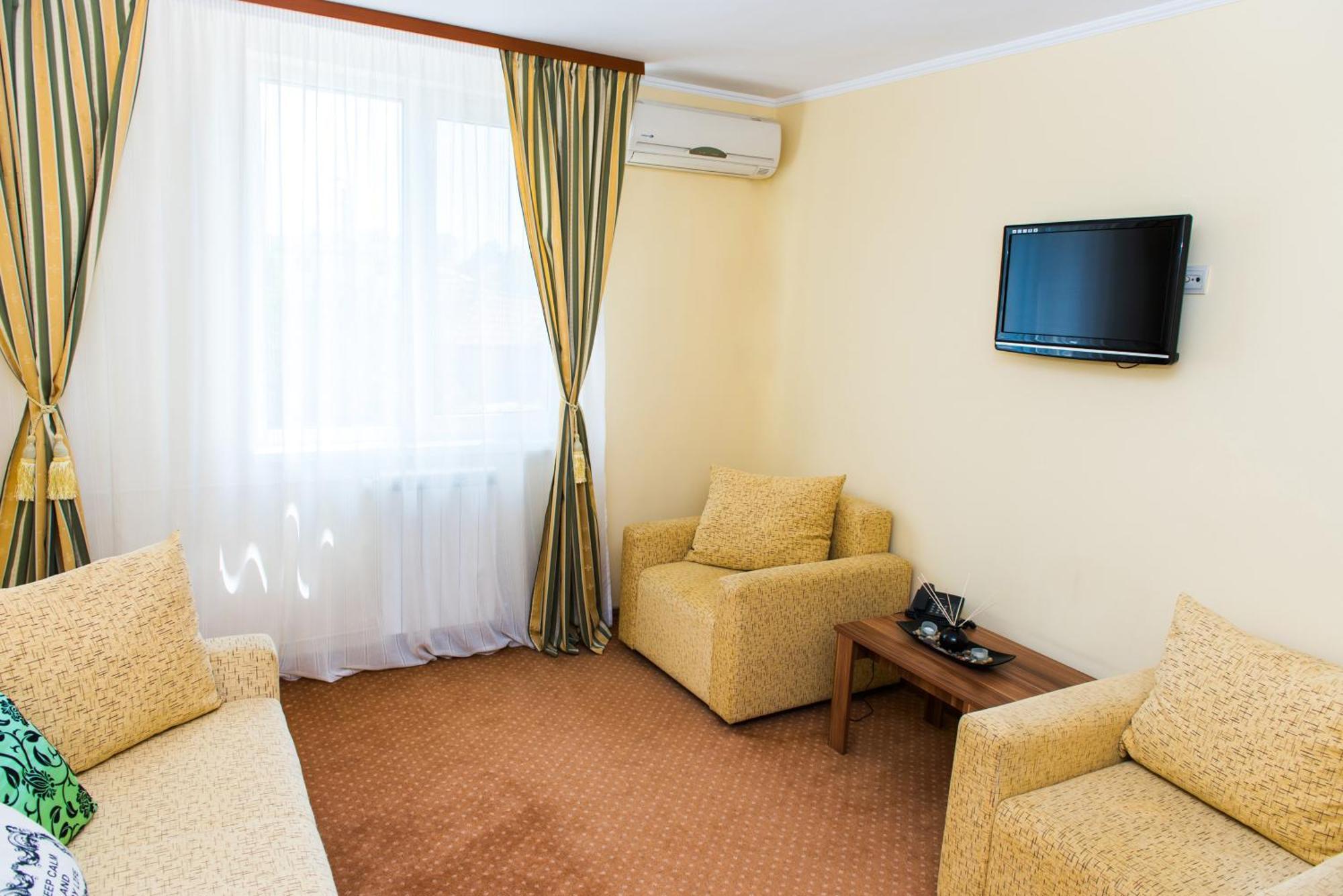 Hotel Lyra Орадеа Стая снимка